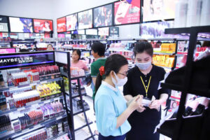 Người Việt chi hơn 2,7 tỷ USD mua mỹ phẩm, thị trường làm đẹp hướng tới mốc 3 tỷ USD